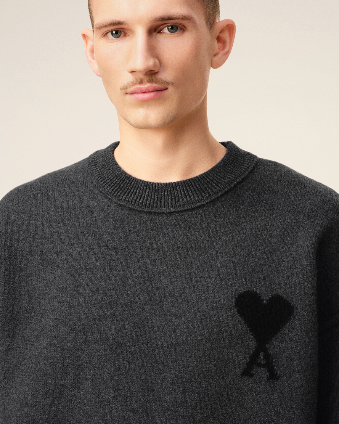 Pull Gris Col Rond AMI Modèle 1 — pull iCloth, vue 3