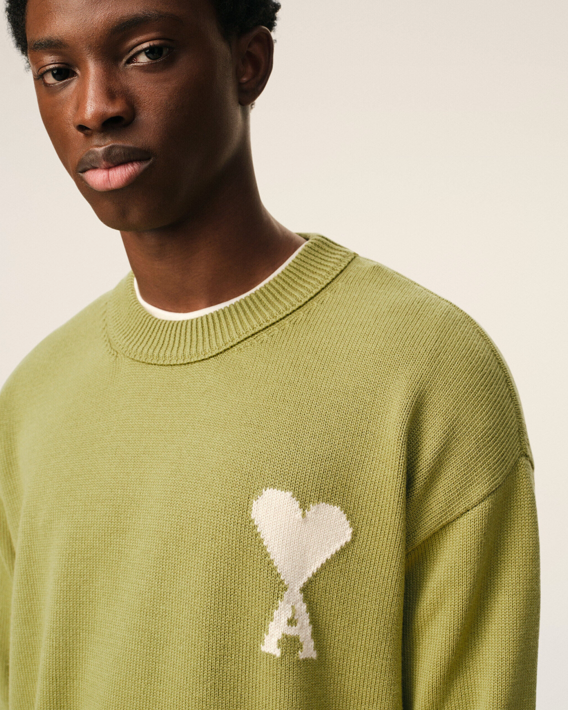 Pull Vert Col Rond AMI — pull iCloth, vue 3